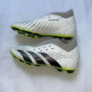 Hi! I’m selling adidas predator soccer cleats in size 2 youth!